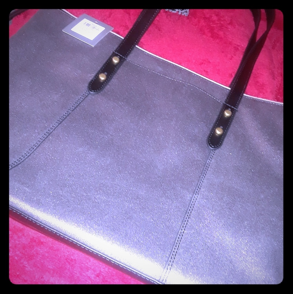 Fossil tote